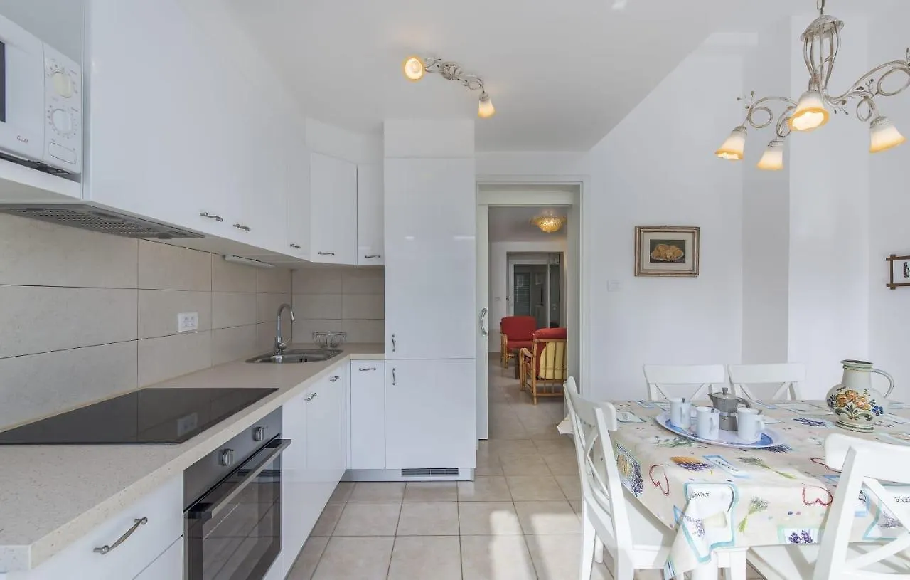 Holiday Home M&M Novigrad  Apartment