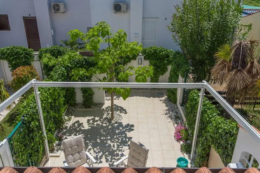 Apartment Holiday Home M&M Novigrad